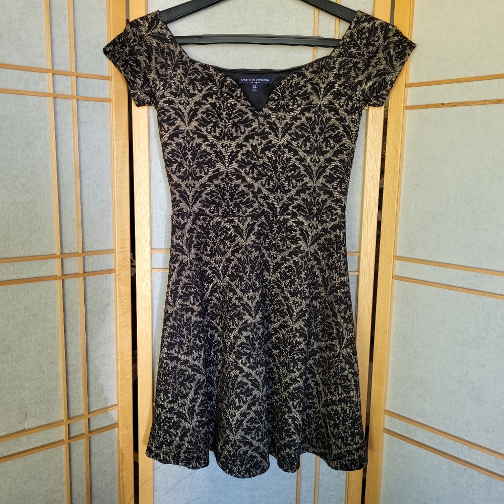 One clothing dress small